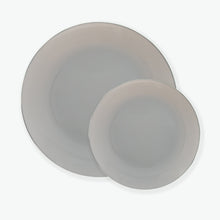Load image into Gallery viewer, Round Gray • Silver Plastic  Plates | 10 Pack - Luxe Party NYC